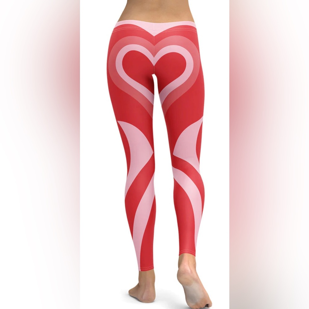 NWOT Fiercepulse RED HEART SHAPED TUNNEL LEGGINGS - size L